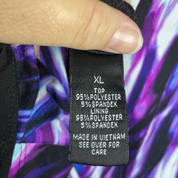 Abstract Geometric Design Blouse - Picture 5 of 7